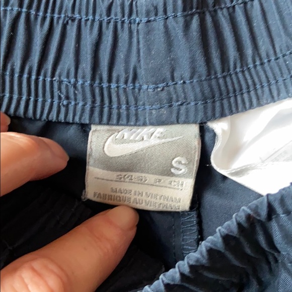 Nike navy shorts with pockets size S - Picture 2 of 8